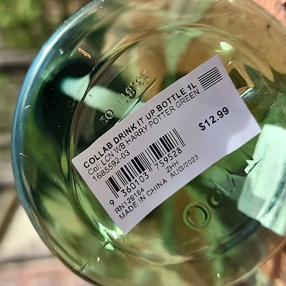 Harry Potter💚 Hogwarts Crest NWT Green 1 Liter Water Bottle - Picture 3 of 4